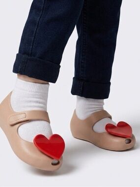 ♥️♥️ Baubles + Soles toddler shoes with removable red heart charms. size: 6